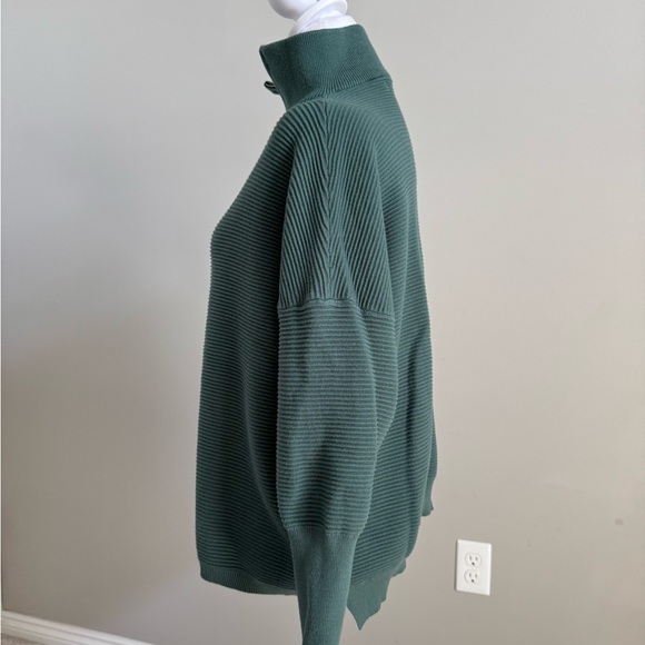 Stylish Green Ribbed Quarter-Zip Sweater Medium - Picture 2 of 7